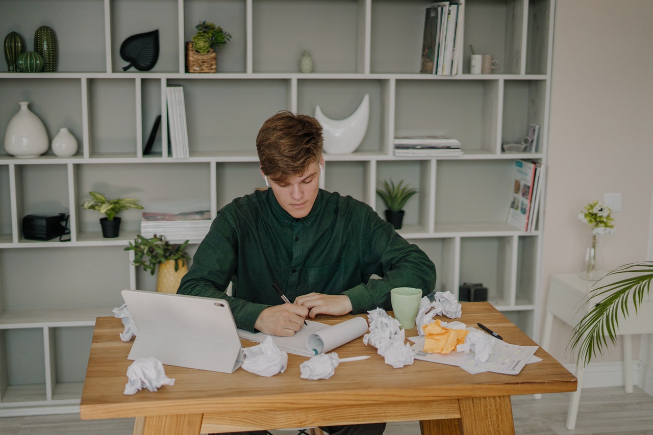 how to write persuasive essay